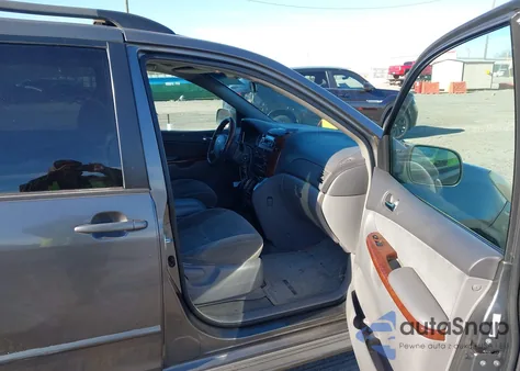 2004 Toyota Sienna Xle z USA, uszkodzony, nr VIN 5TDZA22C74S098745